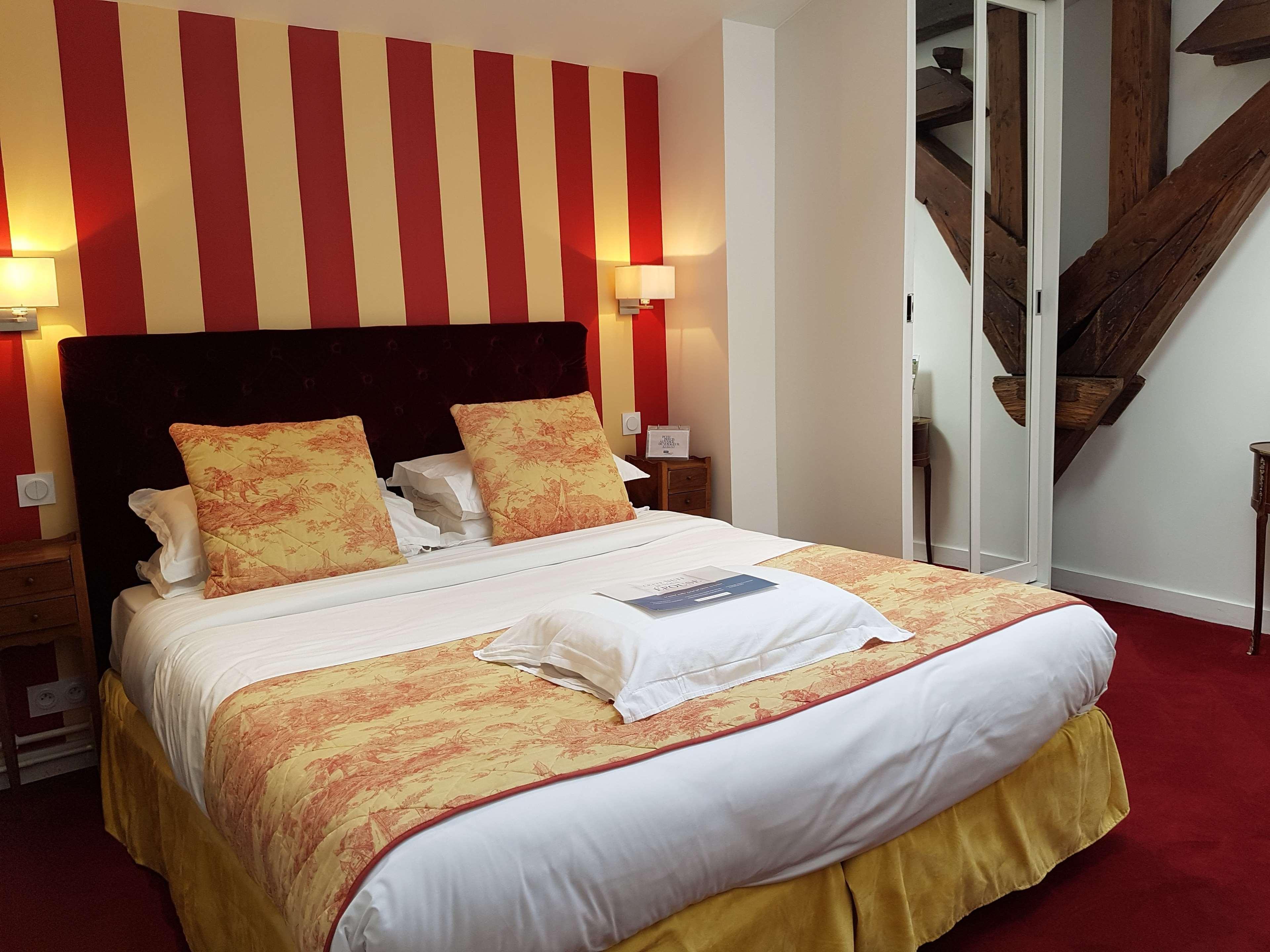 Kyriad Saumur Hyper Centre Hotel, Appartements, Seminaires Et Spa Soins Sothys Paris Exteriör bild