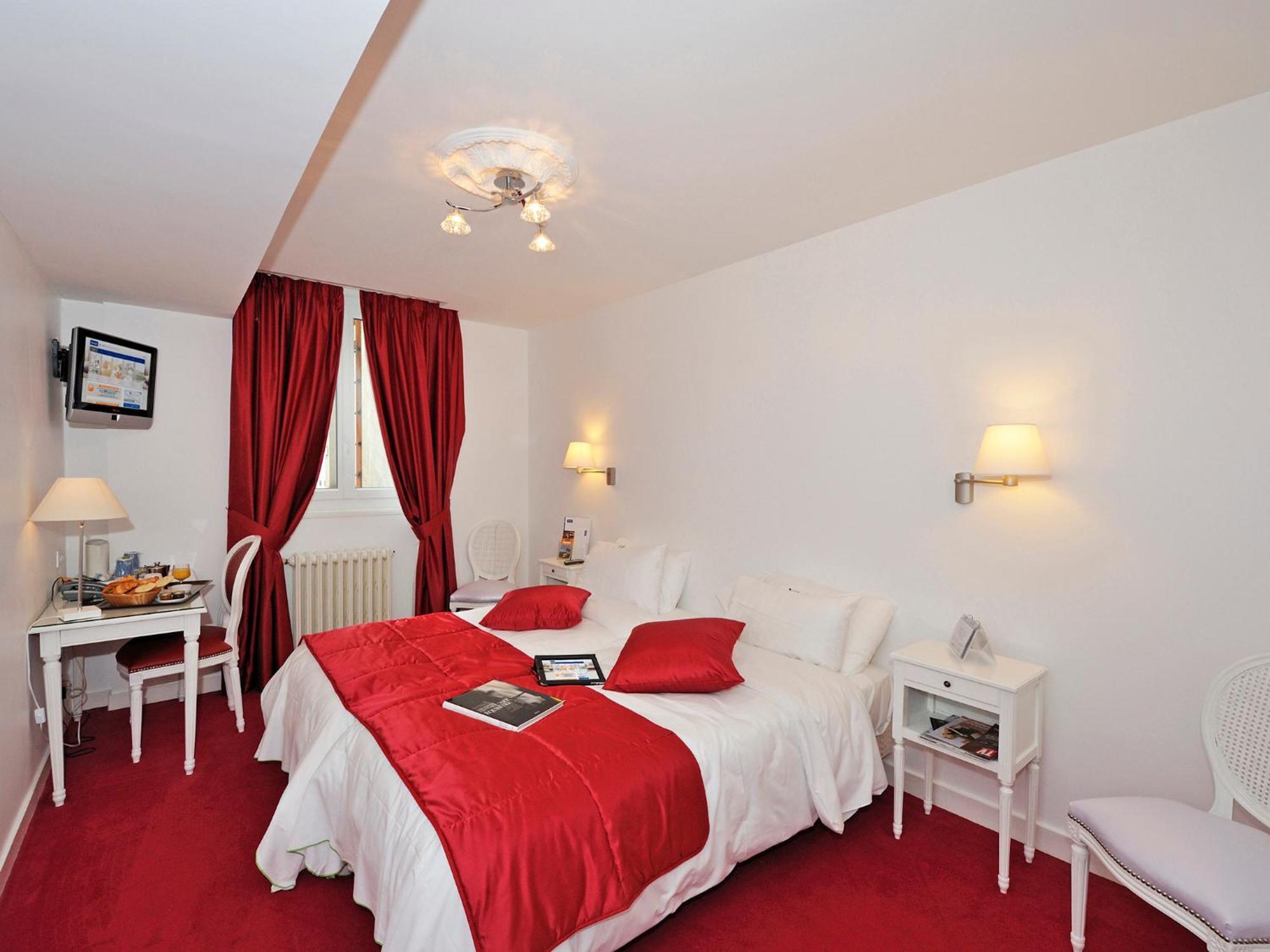Kyriad Saumur Hyper Centre Hotel, Appartements, Seminaires Et Spa Soins Sothys Paris Exteriör bild