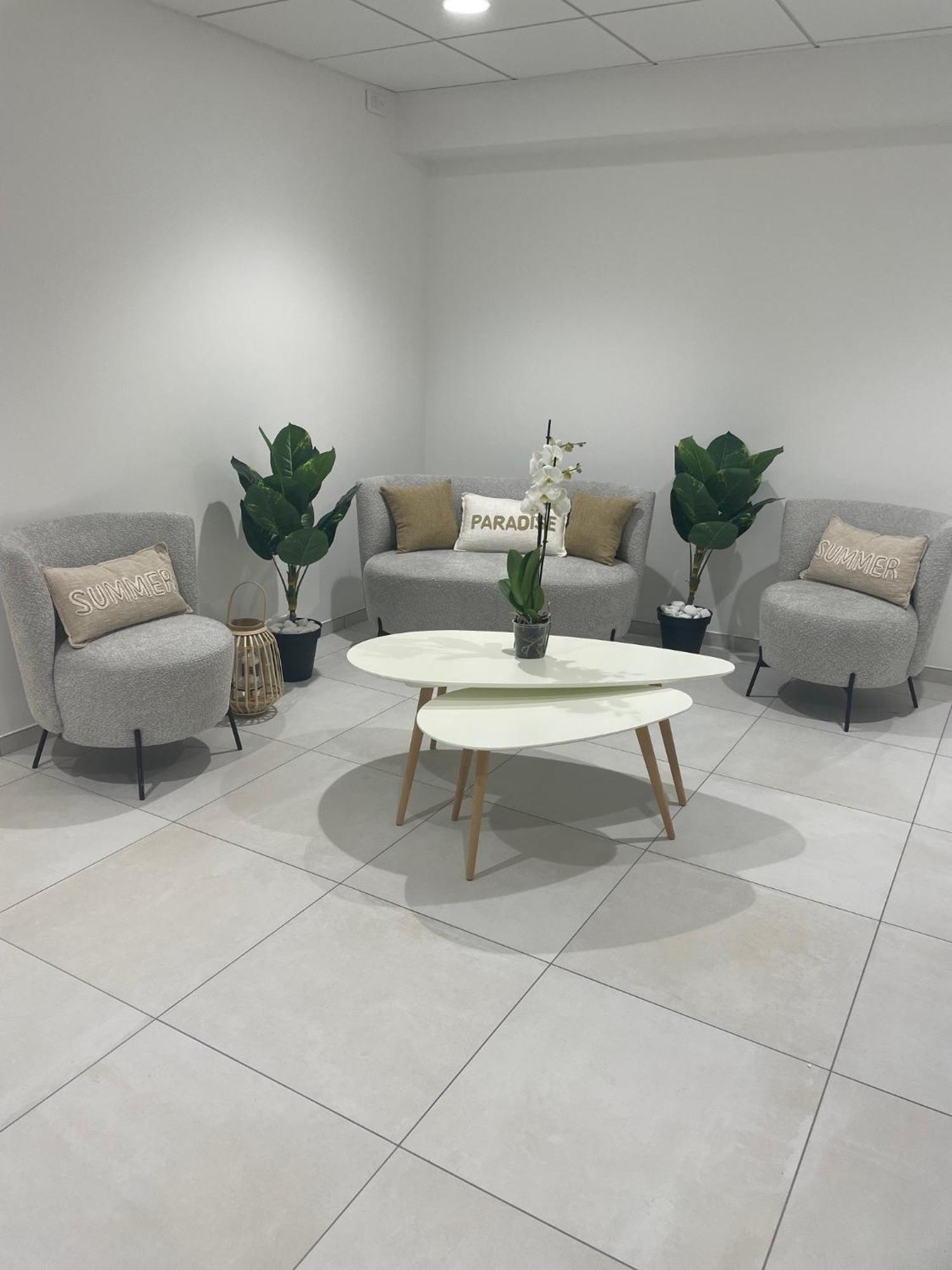 Kyriad Saumur Hyper Centre Hotel, Appartements, Seminaires Et Spa Soins Sothys Paris Exteriör bild