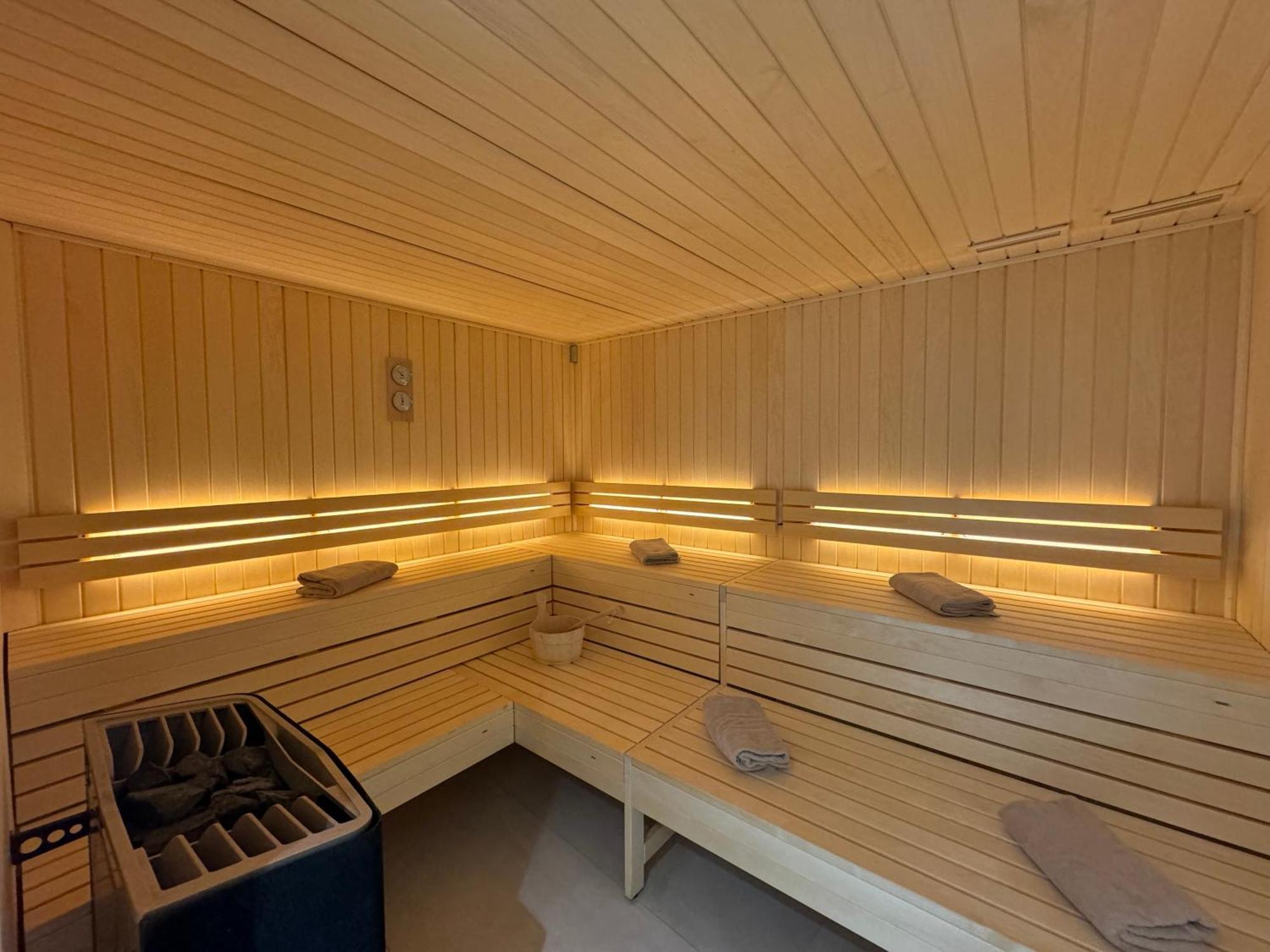 Kyriad Saumur Hyper Centre Hotel, Appartements, Seminaires Et Spa Soins Sothys Paris Exteriör bild