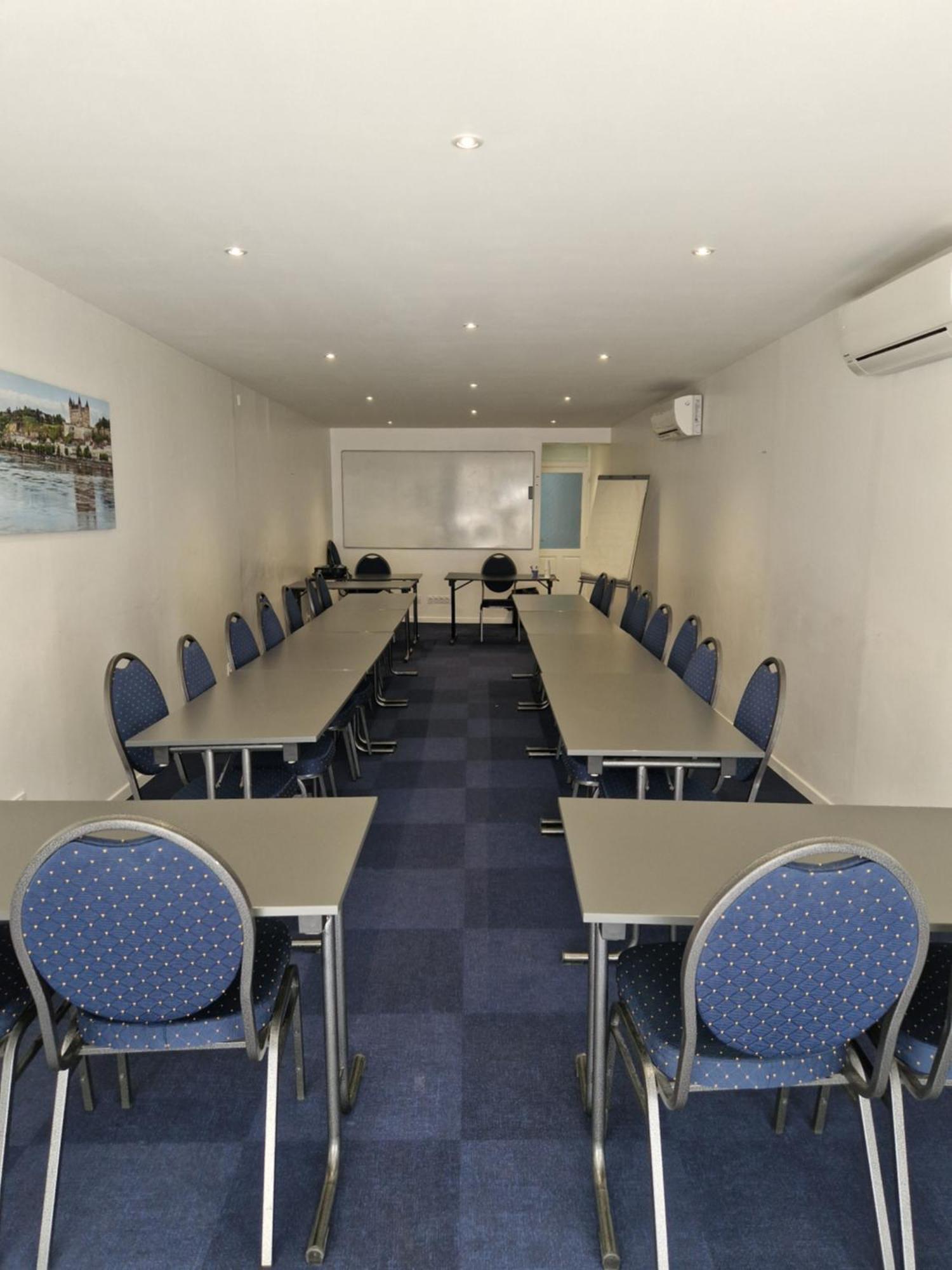 Kyriad Saumur Hyper Centre Hotel, Appartements, Seminaires Et Spa Soins Sothys Paris Exteriör bild